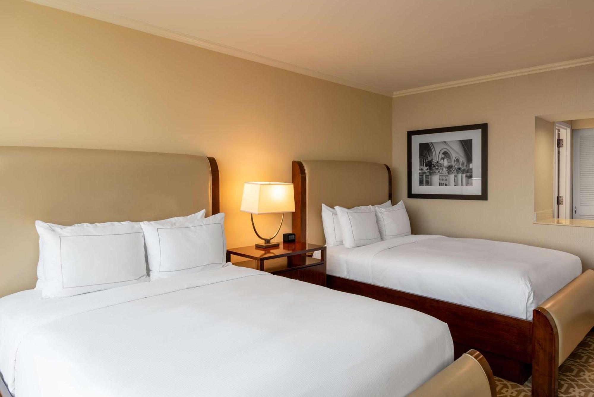 Hilton Alexandria Mark Center Exterior foto