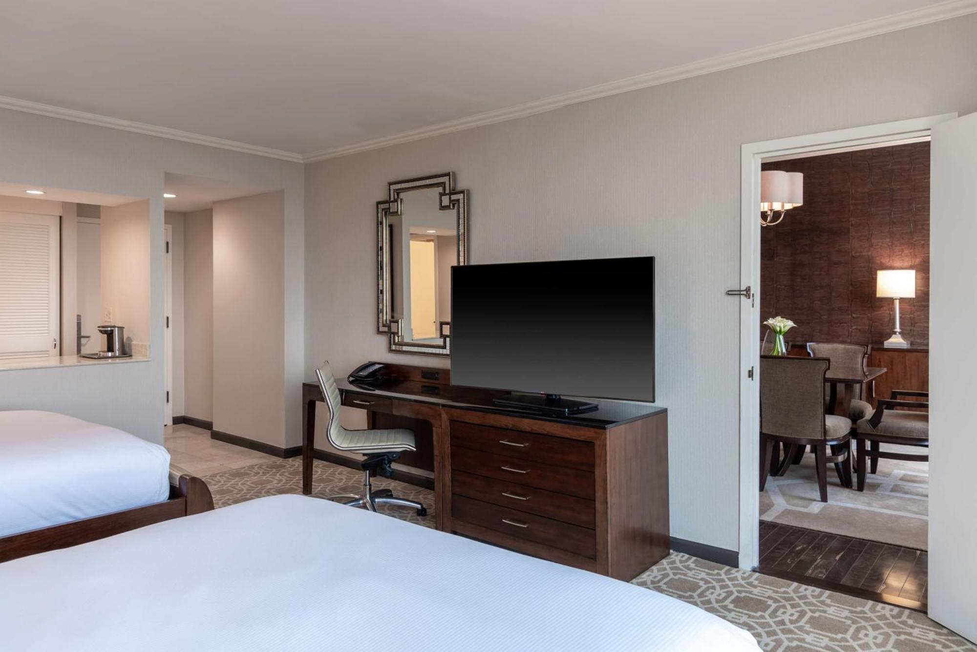 Hilton Alexandria Mark Center Exterior foto